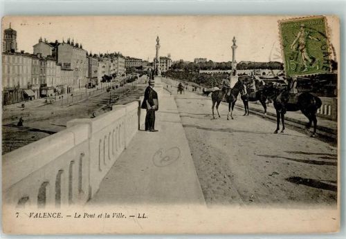 Valence 1917 le Pont et la Ville berittene Soldaten