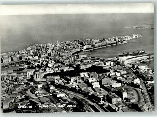 Siracusa Panorama aus der Vogelschau Schiff Gleise Fabrik