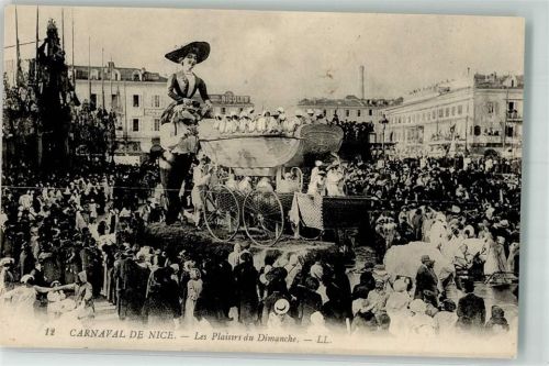 Nice Festwagen während des Straßenkarneval Sonntagsfreuden