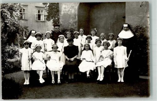Kommunionkinder Nonne Pfarrer