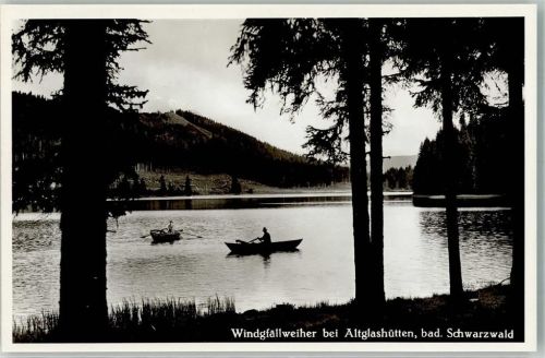 Altglashütten Ruderboote auf dem Windgfällweiher