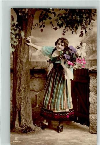Gustav Liersch Serie 4415/2 Frau im Dirndl handkoloriert Studiokulisse