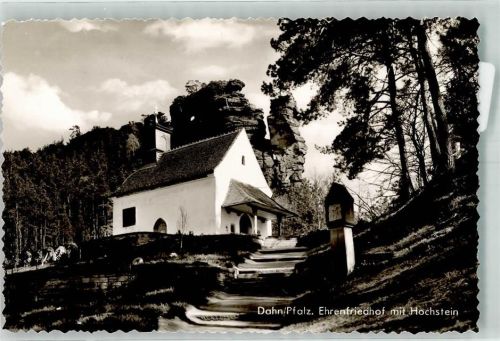 Dahn Kirche Ehrenfriedhof