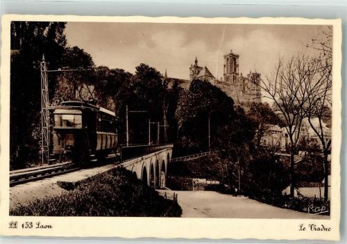 Laon Straßenbahn Viadukt Kirche