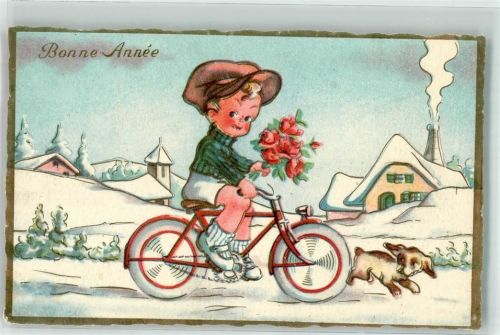 Neujahr Junge mit kurzer Hose und Blumen begleitet von kleinem Hund fährt Fahrrad im Schnee