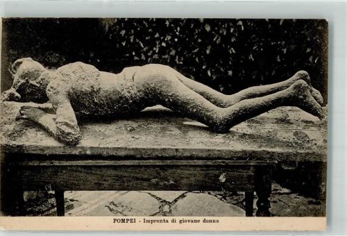 Napoli Pompei Fußabdruck einer jungen Frau