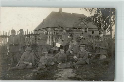 1916 Deutsche Landser mit Rotes Kreuz Sanitäter bei einer Rast Kartenspiel Pfeife Feldpost 49. Res.-Div.