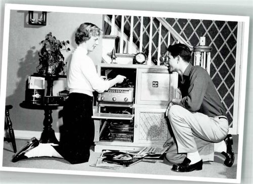 Radio Uhr auf AK Frau Schallplatte Foto AK