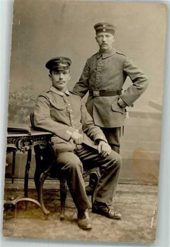 Karlsruhe 1915 Zwei Landser mit Schützenschnur und Portepee im Fotostudio Ort lt. Fotograf Carl Bauer