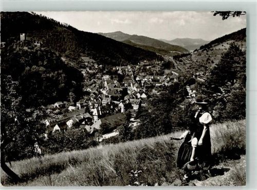 Hornberg Mutter und Tochter in Tracht oberhalb des Ortes Fotograf Mayer