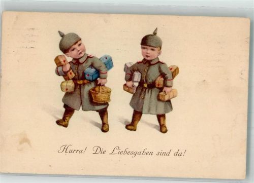Zwei Kinder in feldgrauer Uniform mit Feldpostpaketen WSSB No. 5036 Maschinenstempel Kinder in Uniform 1916 Künstlerkarte