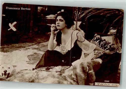Francesca Bertini Zigarette rauchen