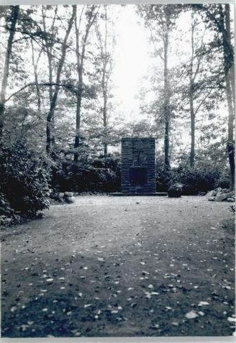 Augustfehn Fotoabzug, Denkmal
