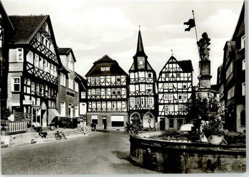 Fritzlar Markt mit Rolandsbrunnen