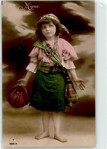 1907 Kind in Tracht