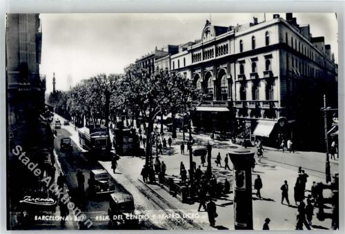 Barcelona - Straßenbahn Litfaßsäule Auto