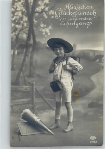Kind Schultüte Schulranzen EAS