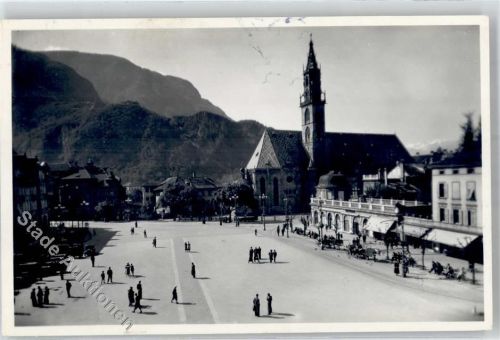 Bozen Walterplatz Kirche Geschäft