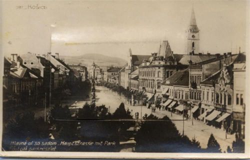 Kosice - Kassa (Slowakei) Foto-Karte mit Leporello Hauptstrasse mit Park, diverse Handlungen I-II (Stauchung)