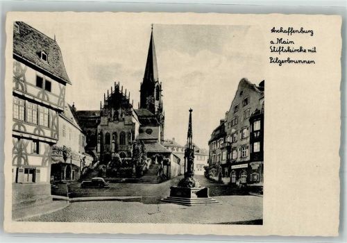 Aschaffenburg Stiftsplatz mit Stiftskirche und Pilgerbrunnen