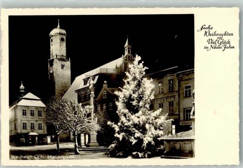 Weilheim Weihnachtsbaum auf dem Marienplatz mit der Stadtpfarrkirche Mariä Himmelfahrt Fotograf Hofer Neujahr