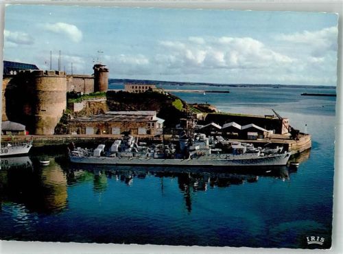 Brest Einfahrt zum Kriegshafen Port de Guerre La Penfeld Fregatte F 763 Le Boulonnaise