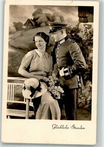 Landser in Uniform mit seiner Liebsten Fotostudioaufnahme