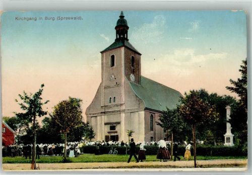 Burg Kirchgang Tracht
