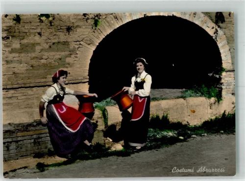 L'Aquila Tracht Abruzzen Frau