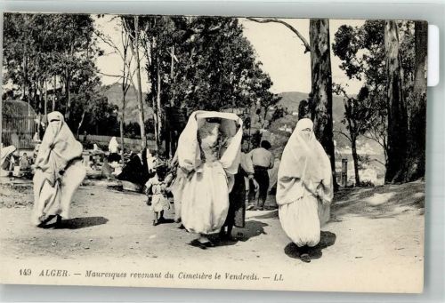 Alger Tracht Frauen Rückkehr vom Friedhof