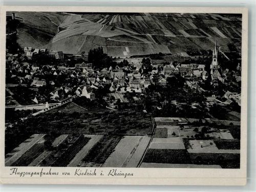 Kiedrich Fliegeraufnahme des Ortes mit St. Valentinuskirche
