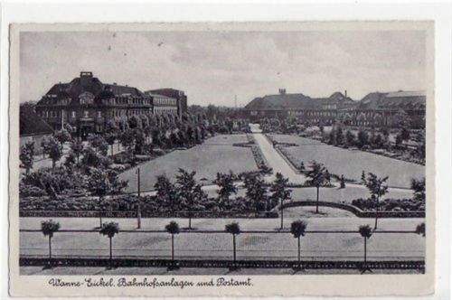 Wanne - Eickel mit Bahnhofsanlagen u. Postamt gelaufen, mit Marke und Stempel von ca. 1940. Leichter Bug oben links, kleiner Knick oben in der Mitte, kleine Abschürfung unten in der Mitte, sonst gut erhalten