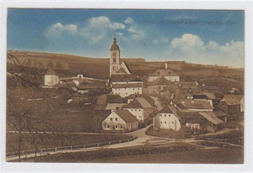 AK von Niederwaldkirchen. Teilansicht Kirche gelaufen. leichte Eckabschürfungen, leicht stockfleckig, sonst gut erhalten. PLZ 4174.