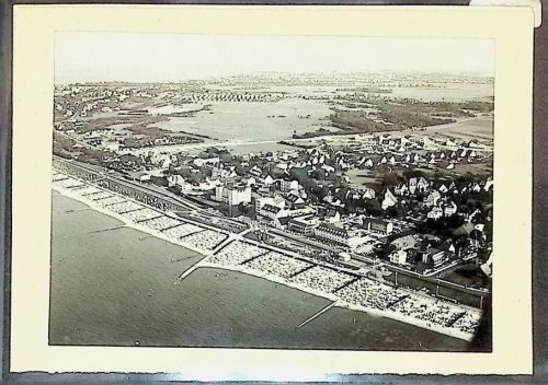 Duhnen Foto montiert auf Karton Fliegeraufnahme vom Strand Promenade und Ort Fotograf Otto Schulze
