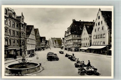 Biberach 1937 Marktplatz mit Brunnen Oldtimer Marktszene