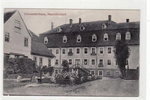 Neudietendorf Neudietendorf mit Schwesternhaus und Denkmal ungelaufen kleiner Knick unten links, sonst gut erhalten.