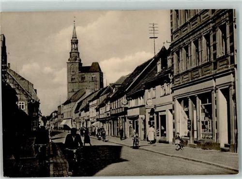 Tangermünde Stephanskirche Radfahrer Fachwerkhäuser
