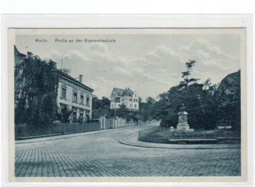 Weida i. Thür. mit Partie an der Bismarckschule. Feldpost, mit Stempel von 1942. Gute Erhaltung.