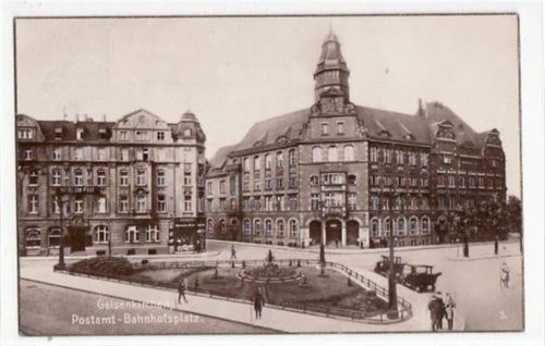 Gelsenkirchen mit Postamt - Bahnhofsplatz gelaufen, mit Marke und Stempel von 1930. Gute Erhaltung.