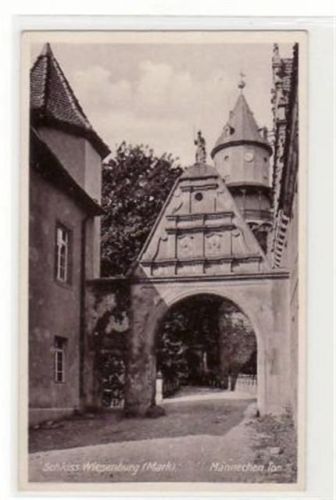 Fotokarte von Wiesenburg i.d.M.. Abgebildet ist das Schloß mit dem Männechen Tor. Postalisch nicht befördert. Top Erhaltung.