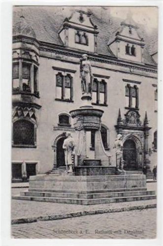 Schönebeck a.d. Elbe mit Rathaus und Denkmal gelaufen von 1911. Gute Erhaltung.
