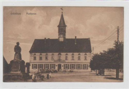 Schildau mit Rathaus. ungelaufen handschriftliches Datum von 1923. Gute Erhaltung.