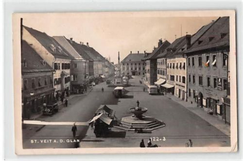St. Veit an der Glan. Marktplatz gelaufen. Leichter Bug oben links, kleiner Knick unten rechts, leicht fleckig, sonst gut erhalten