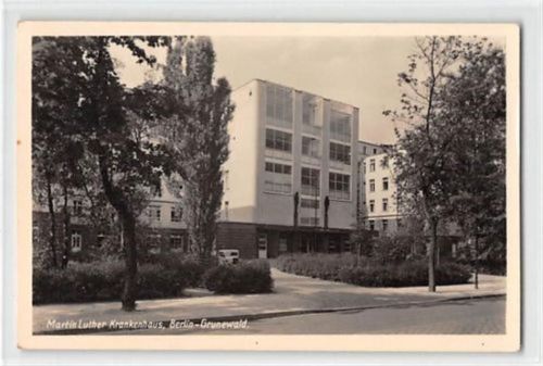 Berlin-Wilmersdorf, Grunewald. Martin Luther Krankenhaus ungelaufen Leicht fleckig, sonst gut erhalten