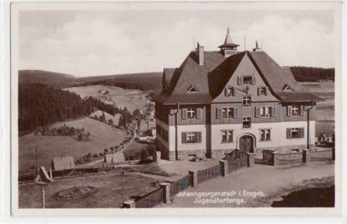 Johanngeorgenstadt mit Jugendherberge und Blick ins Tal. ungelaufen handschriftliches Datum von 1931. Gute Erhaltung.