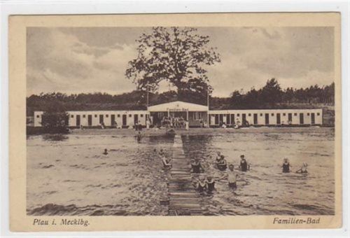 Plau Familien-Bad in Plau in Mecklenburg gelaufen 1929 kleiner Knick an der rechten unteren Ecke Leichter Stempeldurchdruck, sonst gut erhalten