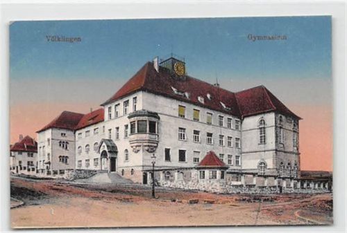 Völklingen. Gymnasium. Karte beschrieben leichte Abschürfungen, kleiner Knick unten links, sonst gut erhalten