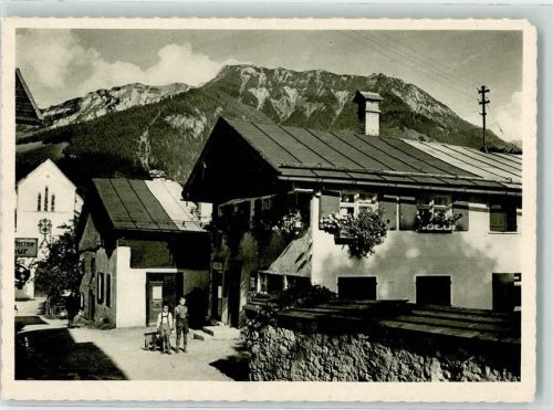Hindelang Allgäuer Hochgebirge 851 m Malerische Dorfstraße Iseler 1886 m Tracht Kinder Herren Friseur