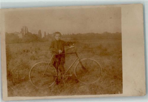 1915 - 1920 Junge mit einem Herrenfahrrad