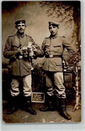 Soldaten mit einem Bierkrug 1912